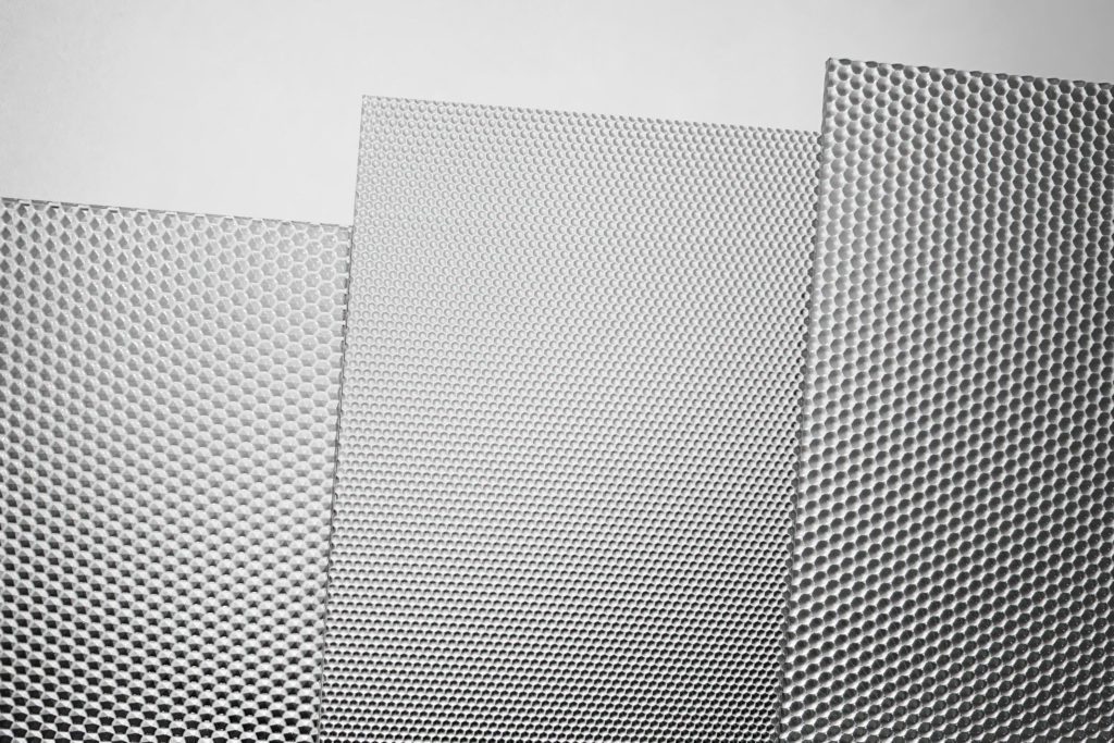 UGR19 prismatic sheets with hexagon pattern in PMMA acrylic for LED lighting