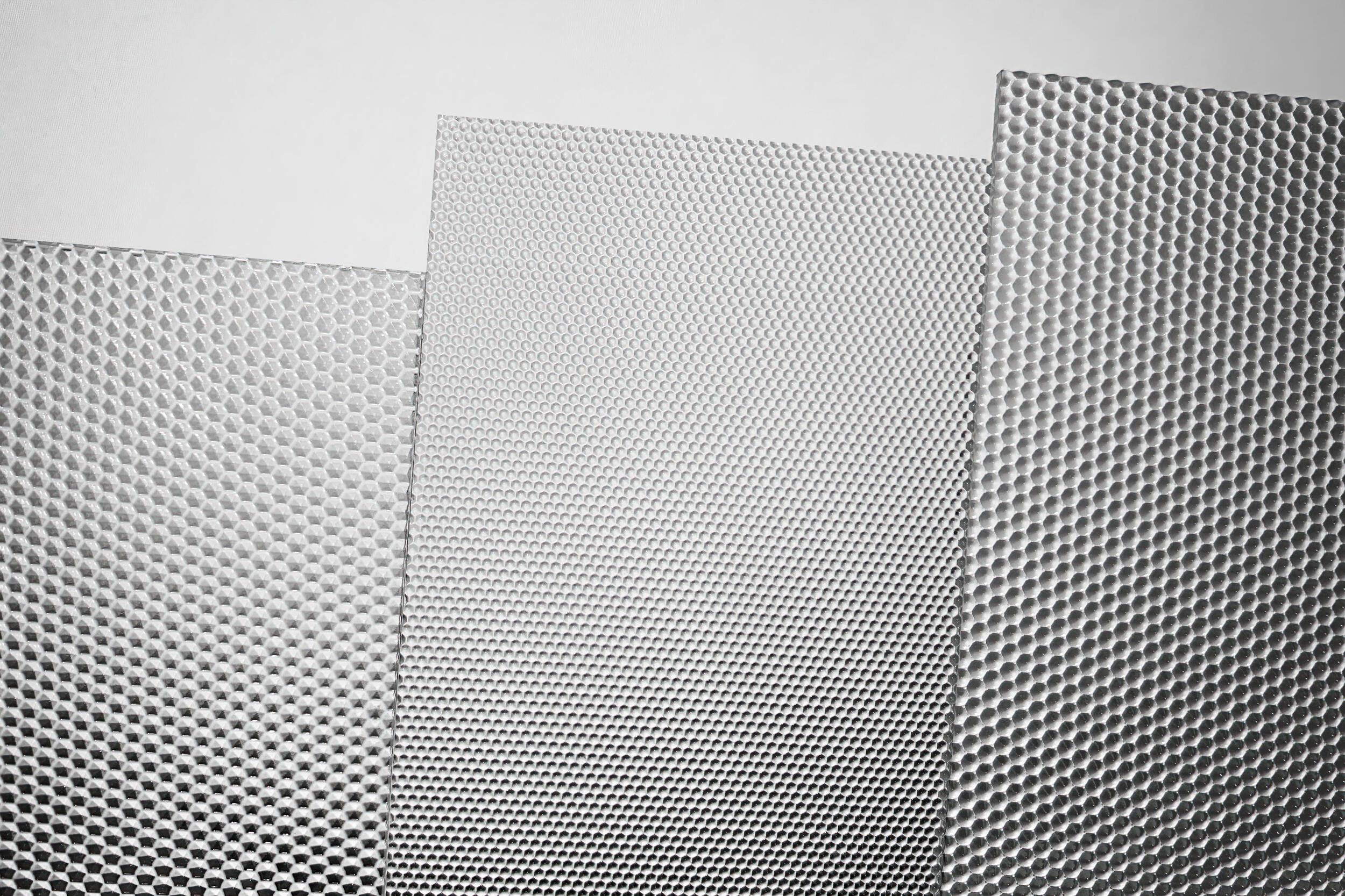 UGR19 prismatic sheets with hexagon pattern in PMMA acrylic for LED lighting