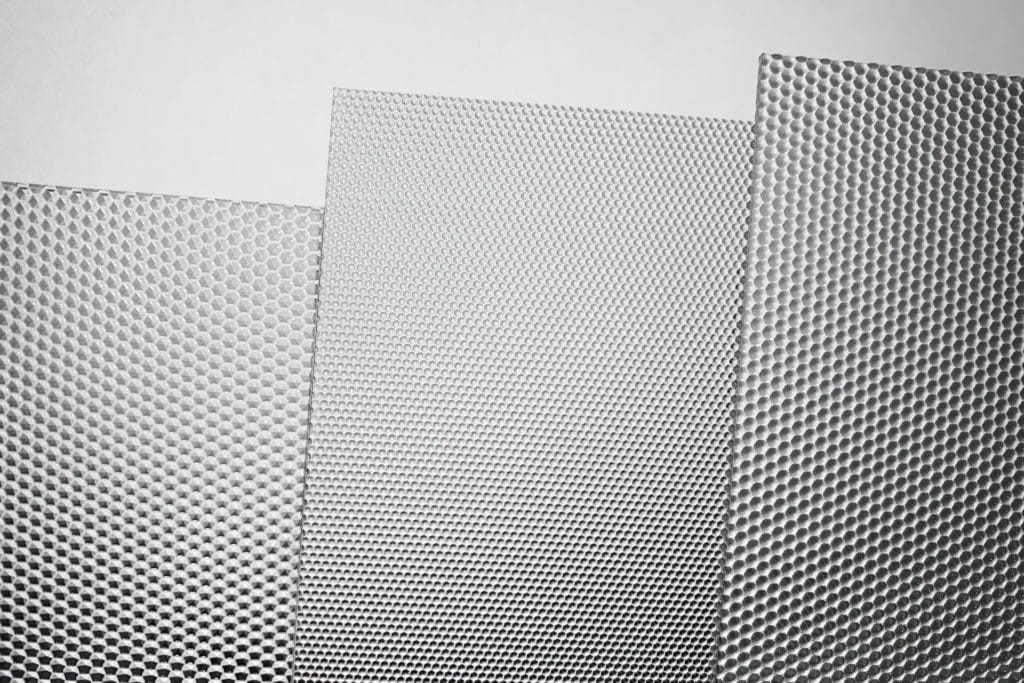 UGR19 prismatic sheets with hexagon pattern in PMMA acrylic for LED lighting